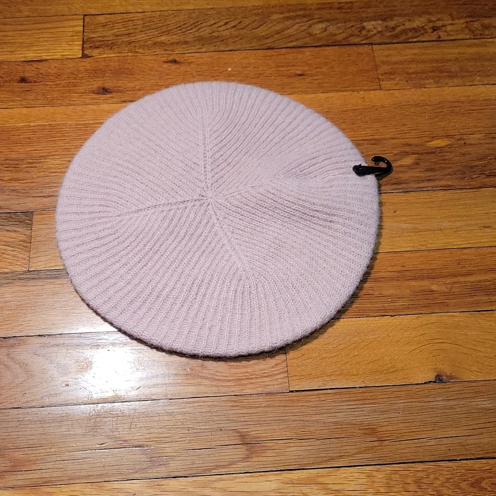 Express Cozy Ribbed Beret - Picture 2 of 6